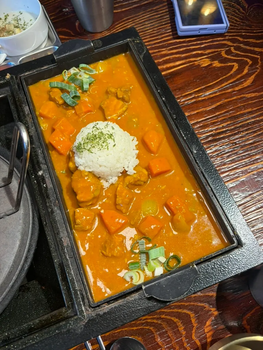 Curry Soup dengan nasi di atasnya