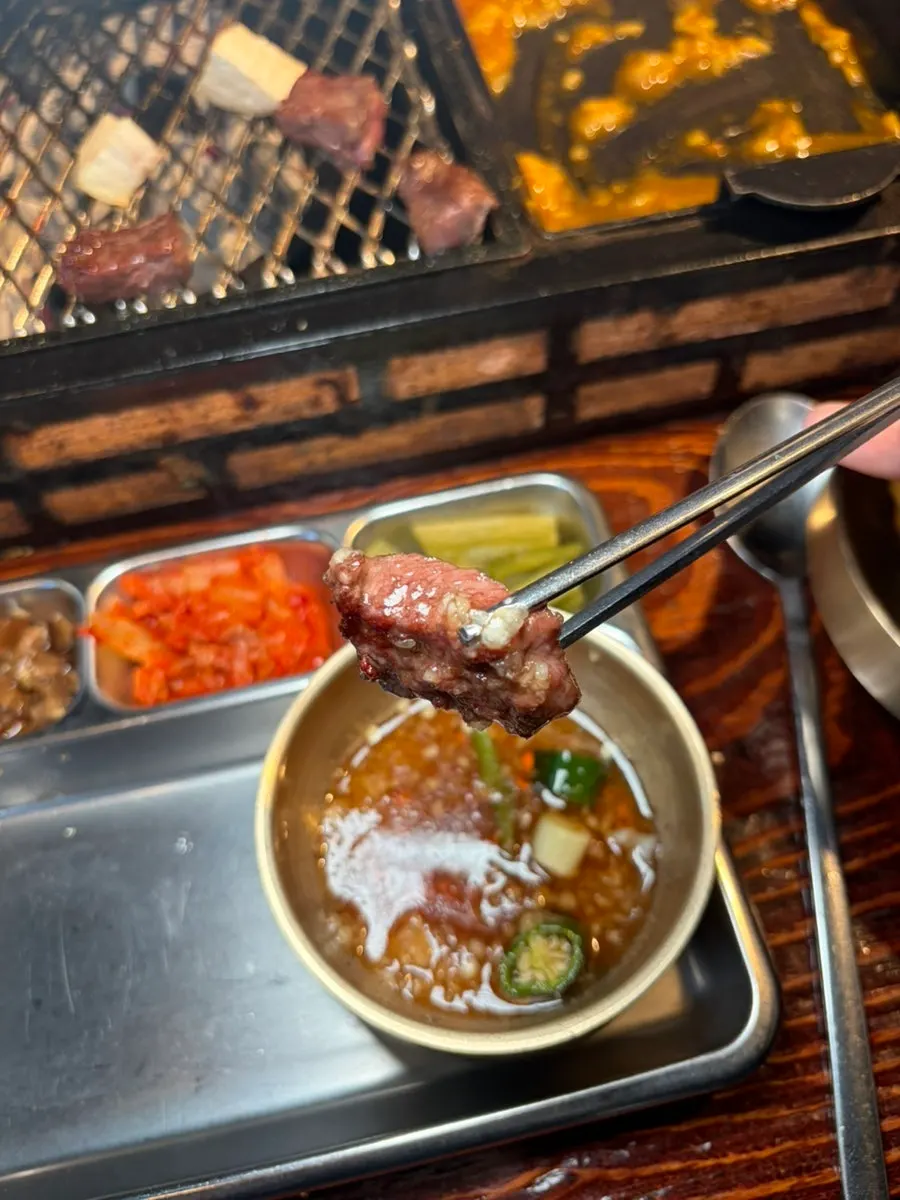 Diced beef rib meat dimakan dengan garam