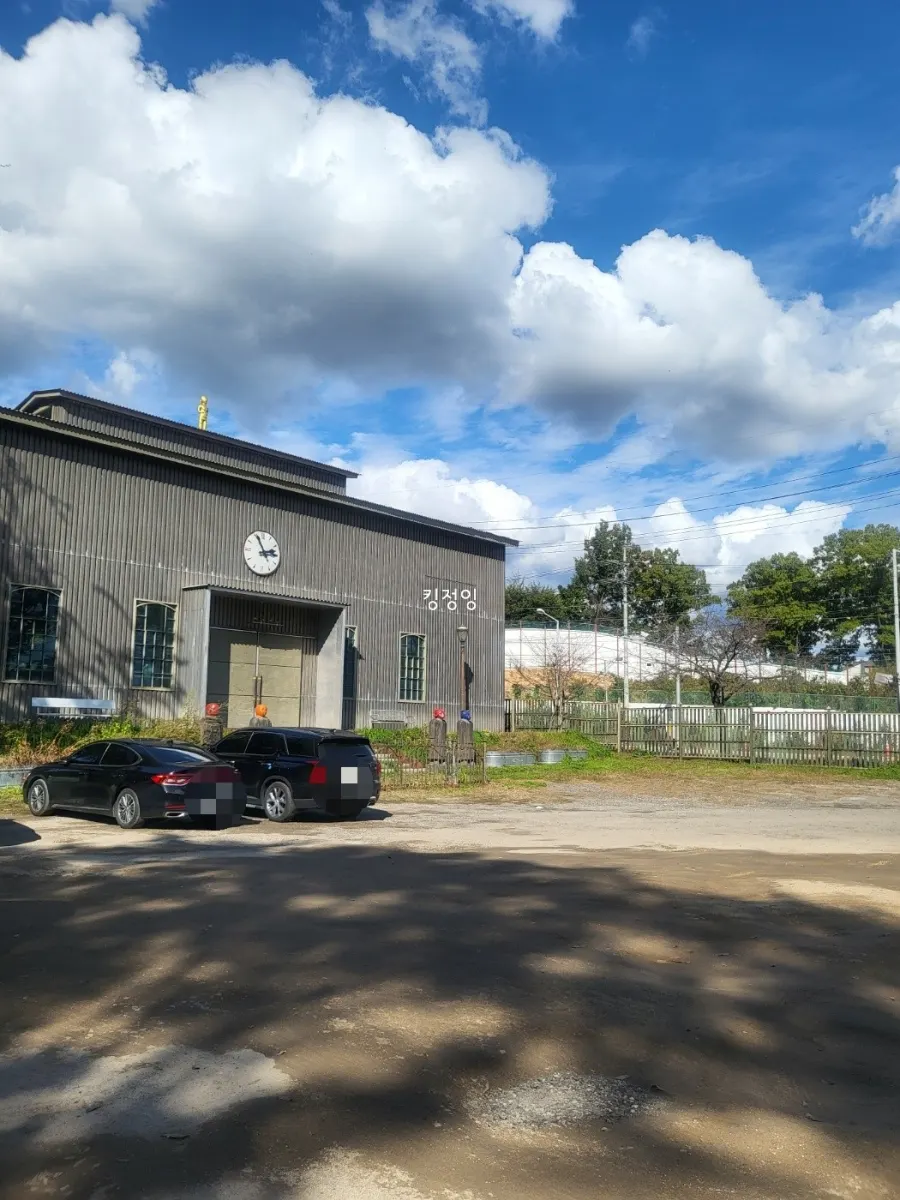 Forerest's free dedicated parking lot