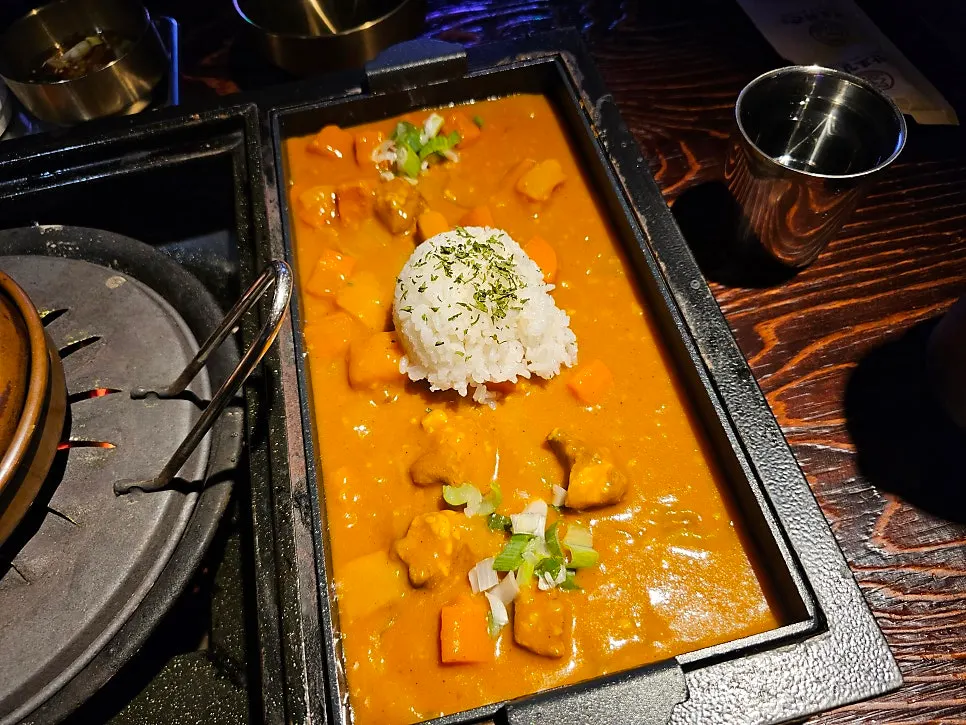 표고버섯 와사비와 궁채 장아찌 등 반찬