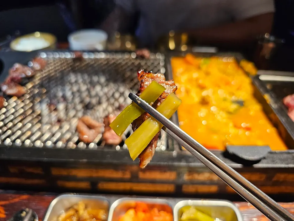 표고버섯 와사비와 함께 먹는 소고기