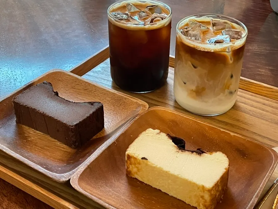 Iced Americano and iced caffè latte