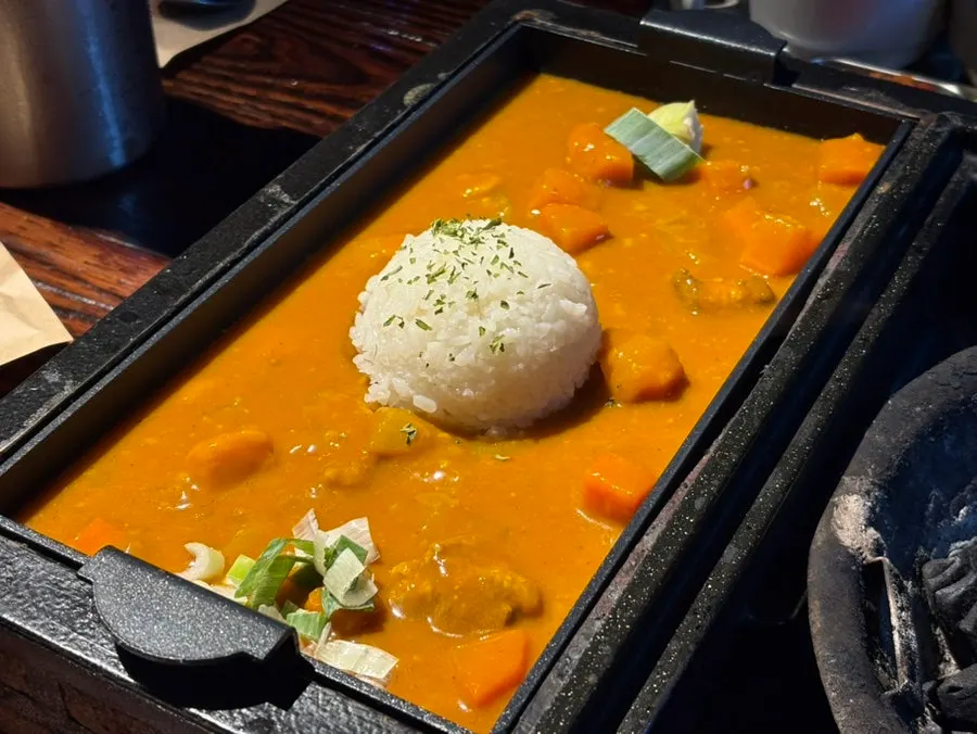 Gopchang jeongol dengan serbuk perilla