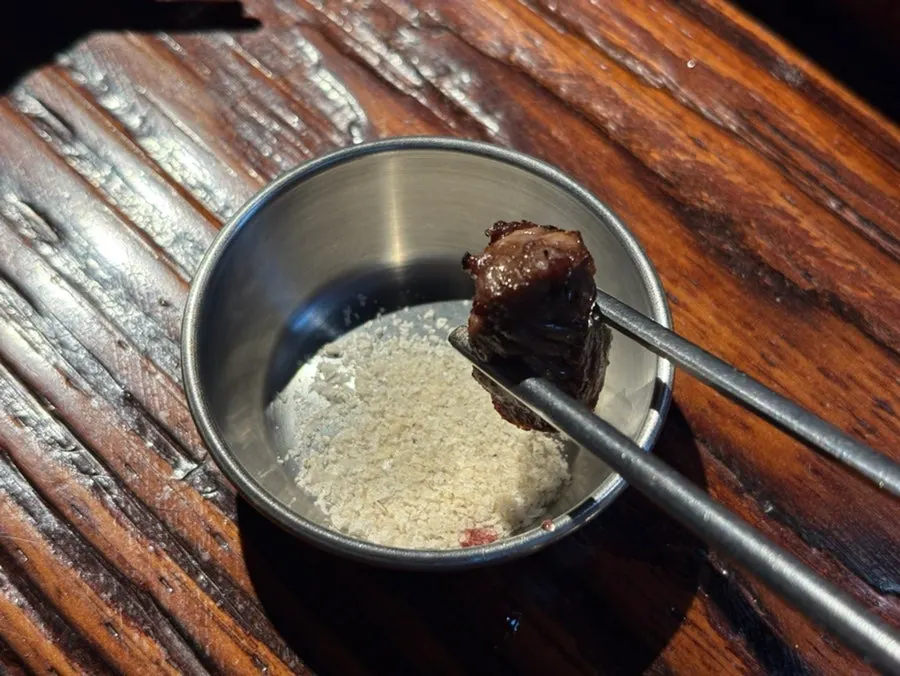 Daging lembu dengan garam dan sos
