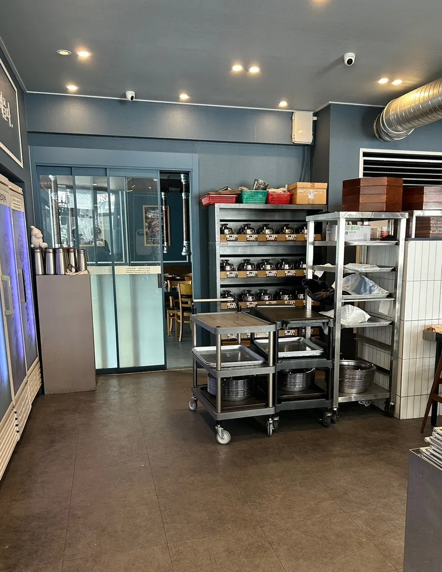 Interior of Manpo Galbi's 4-seat dining hall with wide spacing