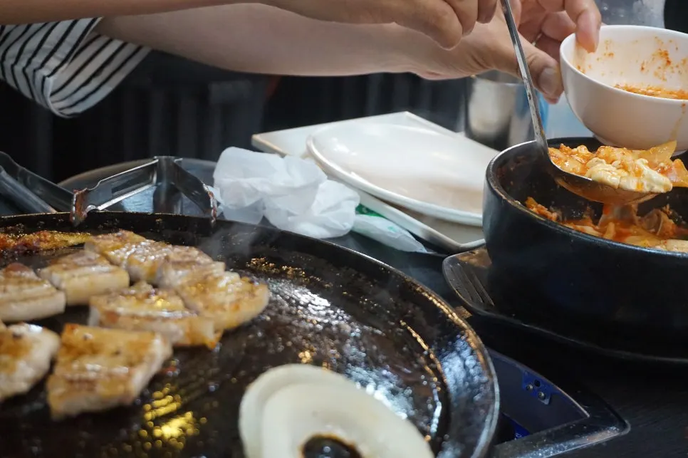 얼큰한 국물의 순두부수제비