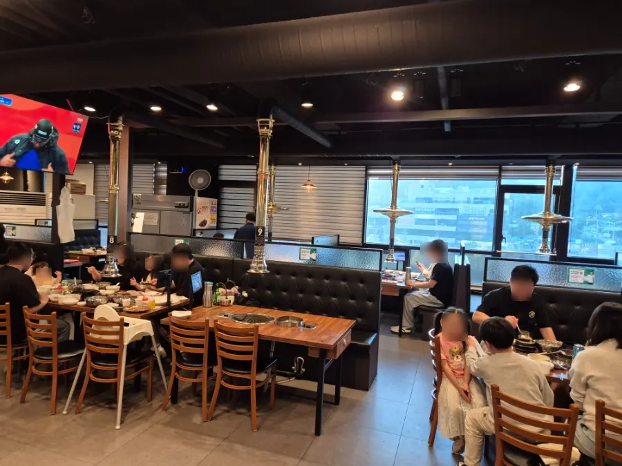 The spacious, open interior of Hanmaeum Butcher Restaurant Uijeongbu Gosan District Branch