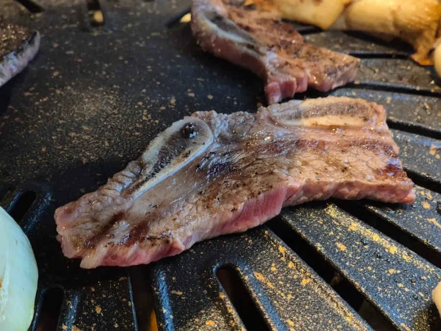 Beef served with wraps