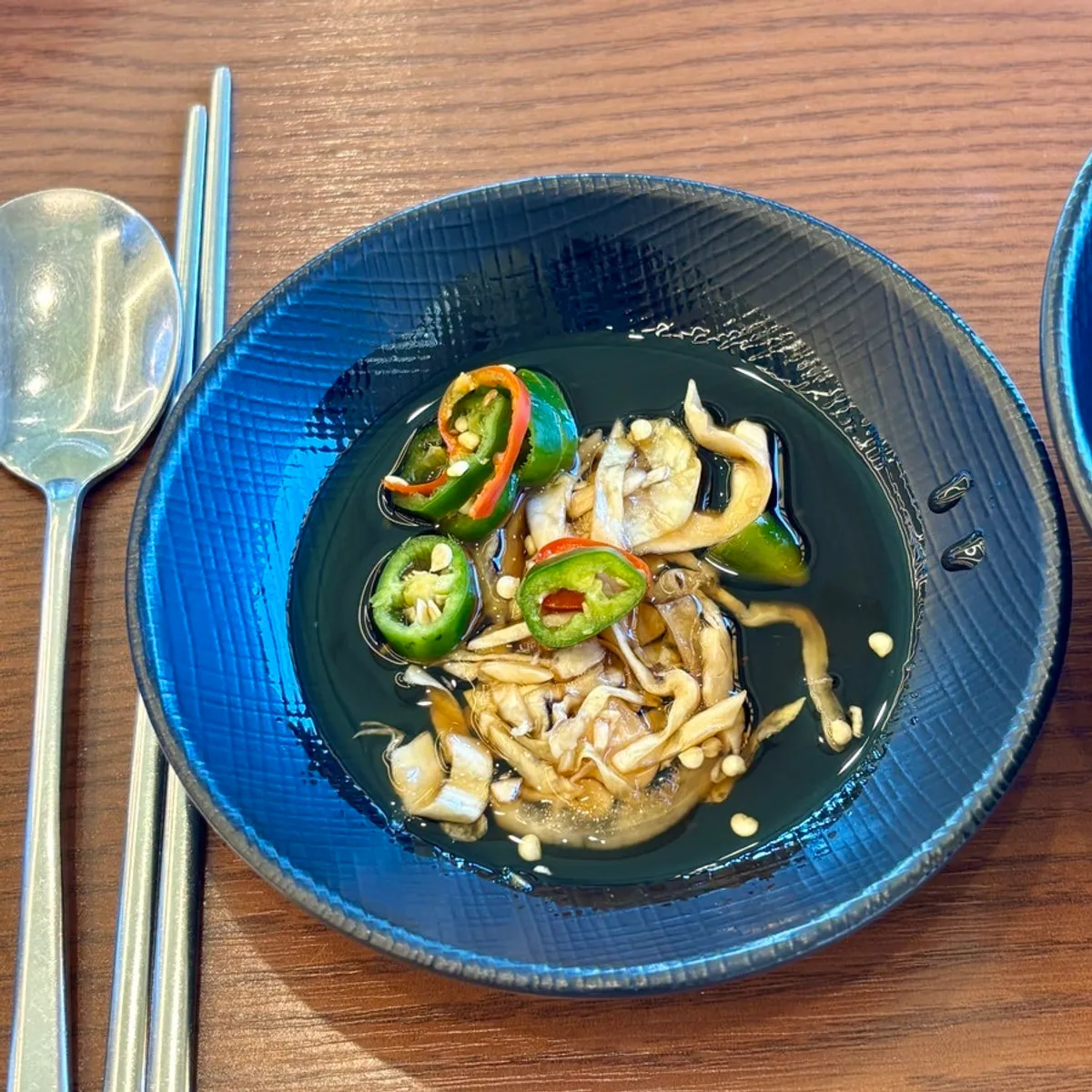 대대면옥 밑반찬 접시 클로즈업