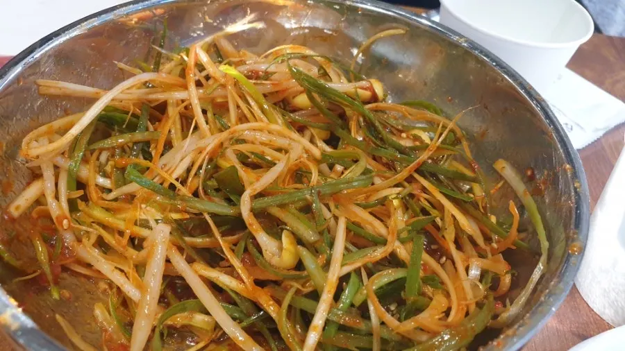 Shredded scallion salad, cucumber side dish, and mini mukbap