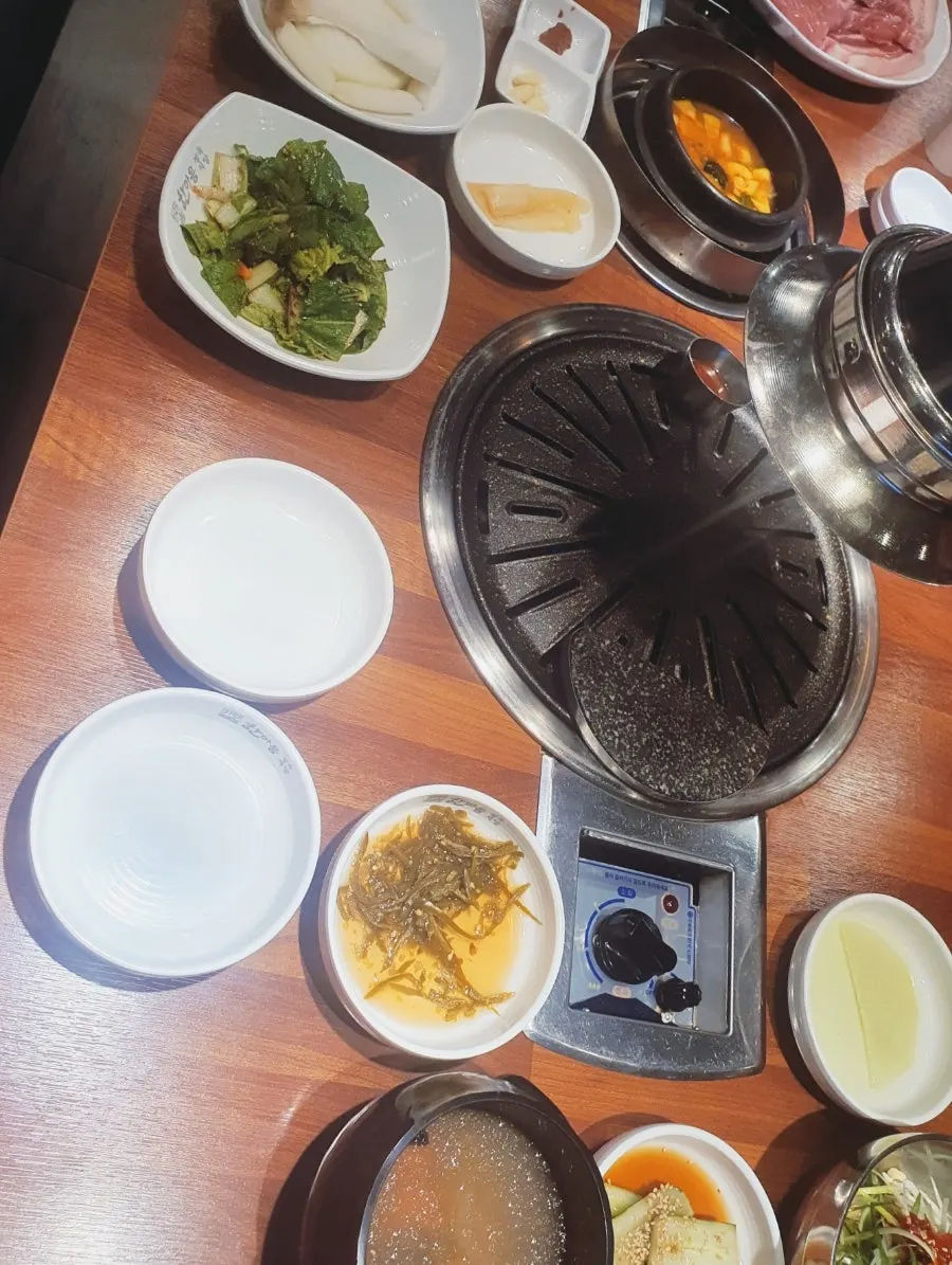 Young napa cabbage geotjeori and spicy cucumber side dishes