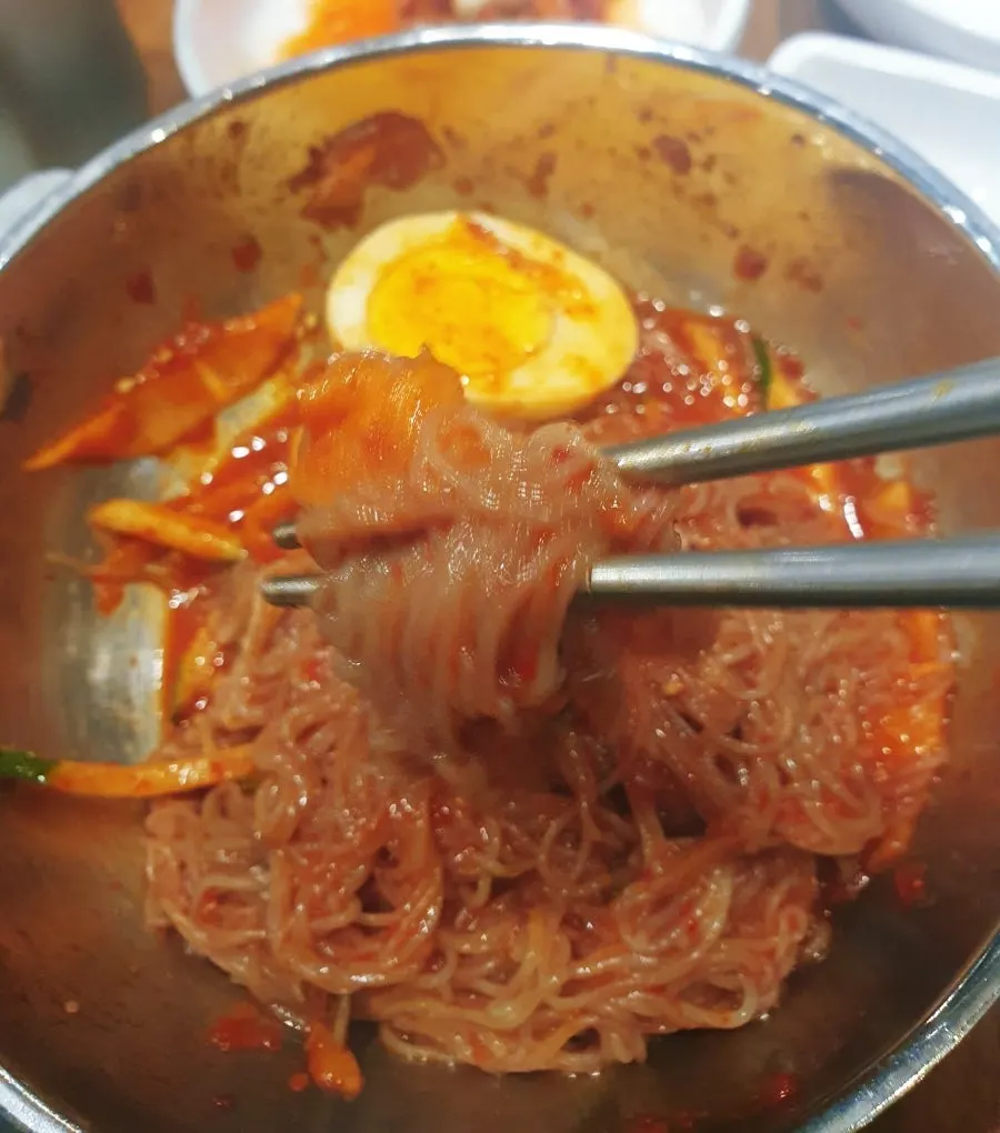 Bibim-naengmyeon ordered to finish the meal