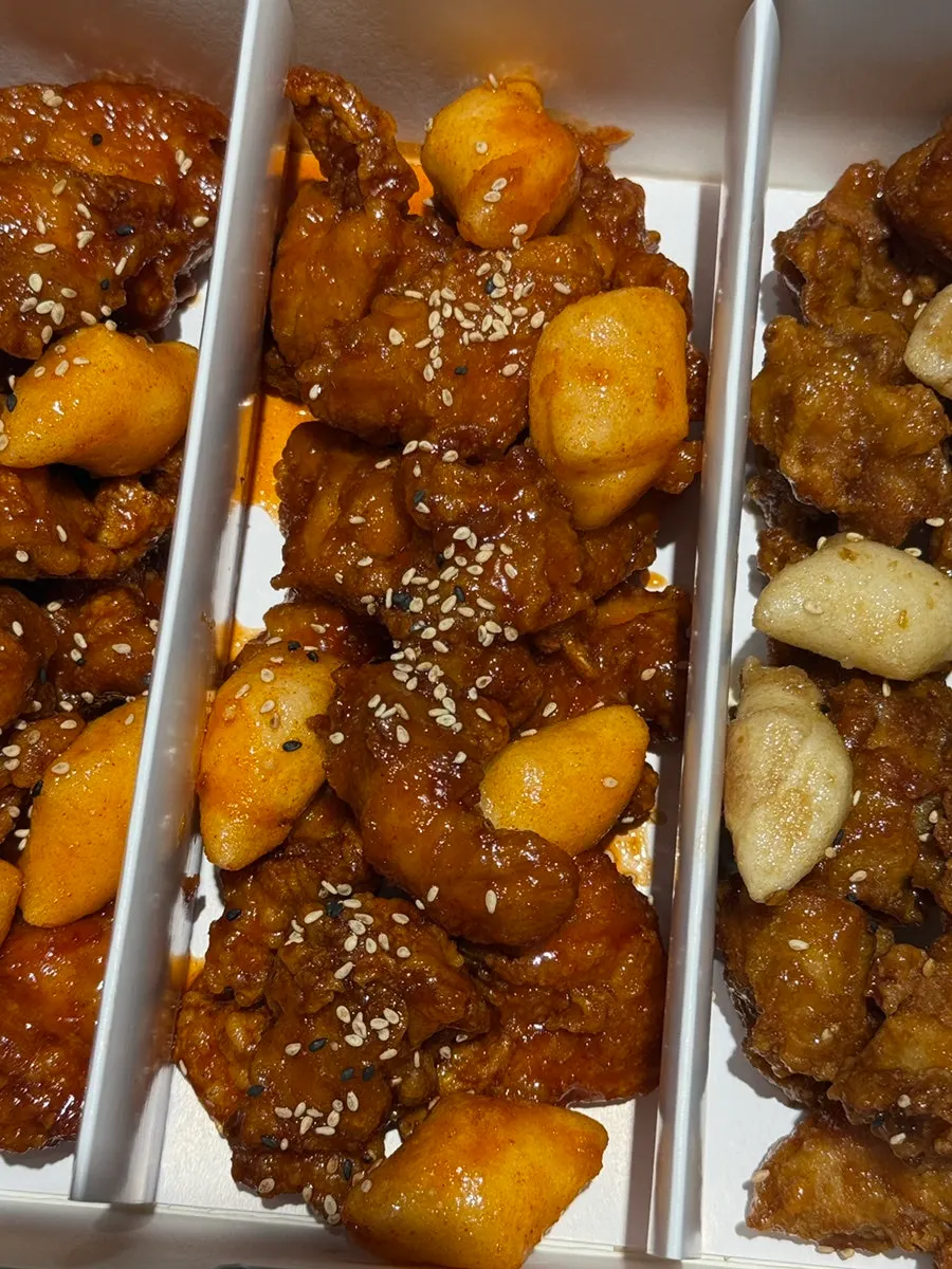 One pack of spicy garlic flavor dakgangjeong