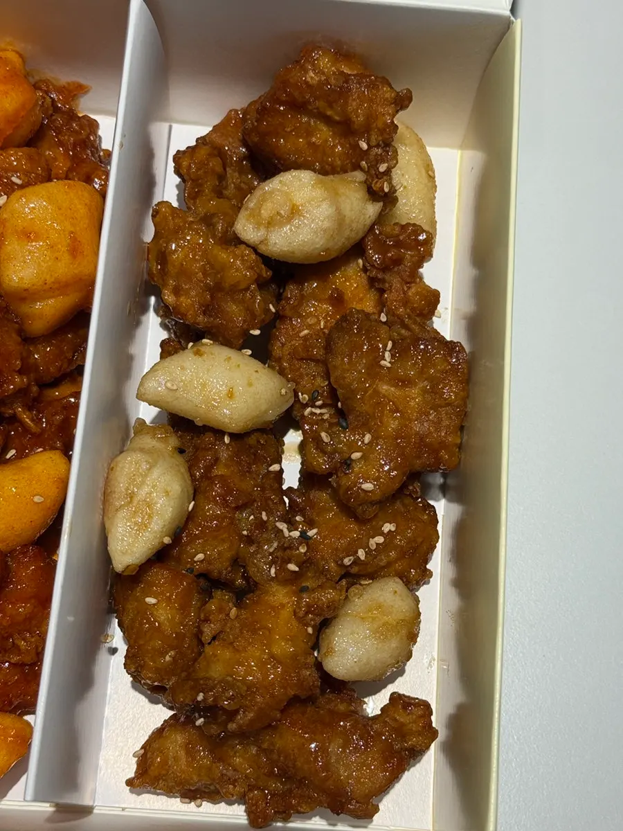 One pack of garlic soy flavor dakgangjeong