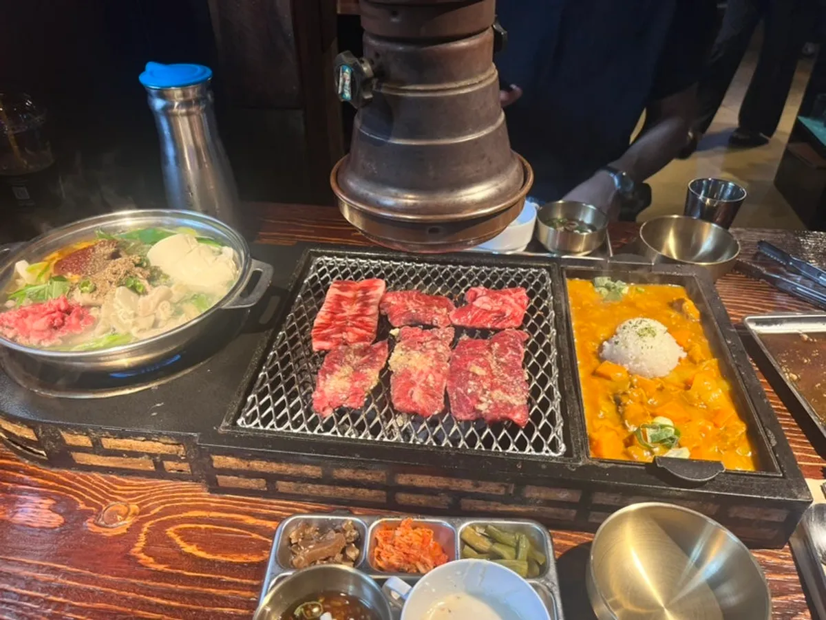 밥이 함께 나온 세트 메뉴 카레