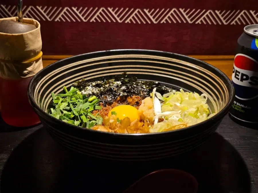 Mazemen in a large bowl