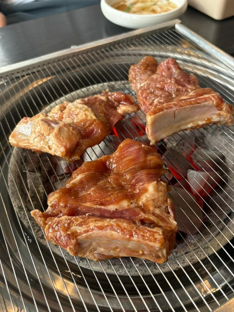Charcoal brazier with marinated galbi