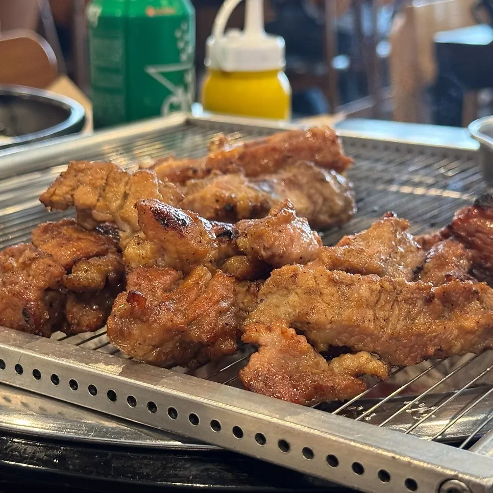 A bowl of Manpo Galbi's free handmade Hamhung naengmyeon