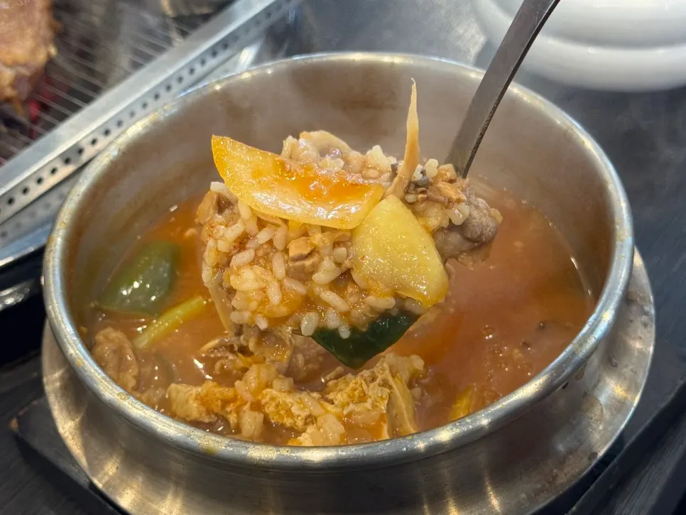 Close-up of the rich broth in the chadol doenjang sulbap