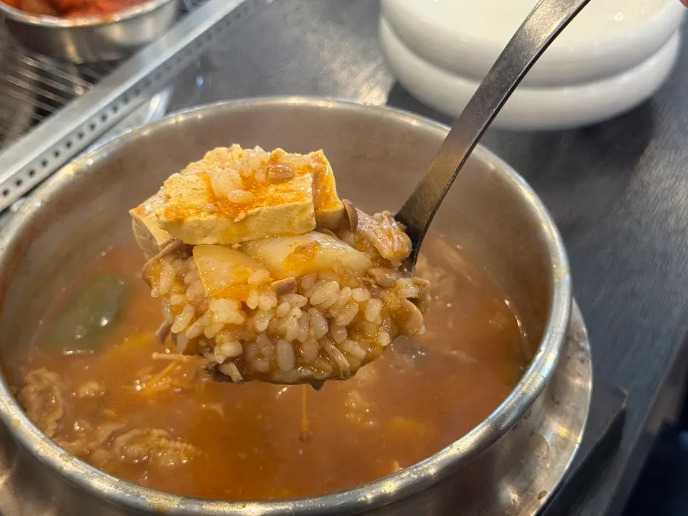 Table with pork galbi and chadol doenjang sulbap together