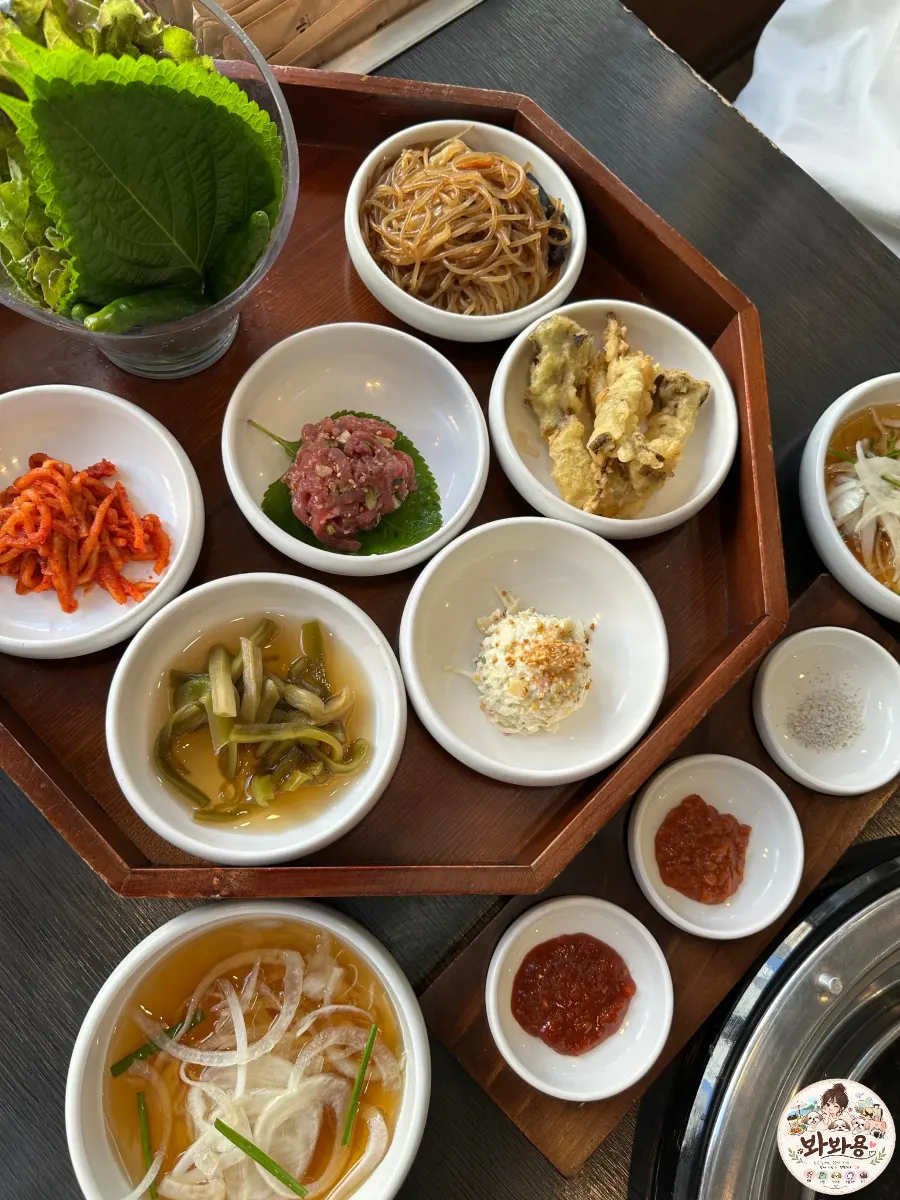 Table spread with six side dishes
