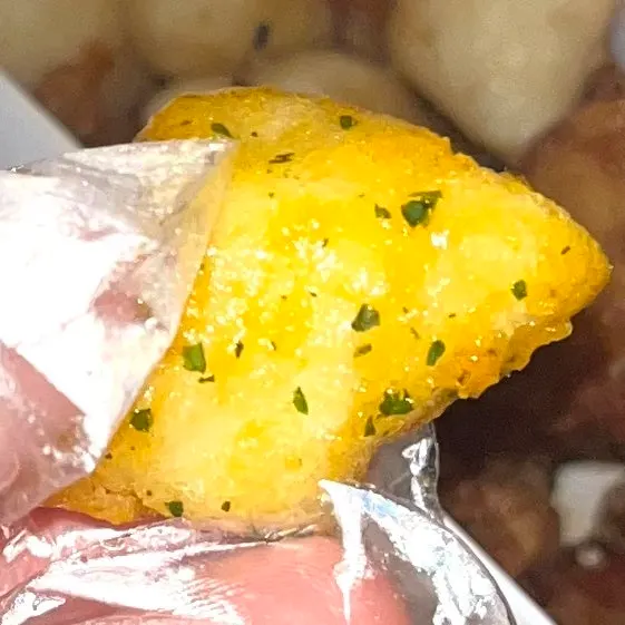 Close-up of a popberokle dakgangjeong piece