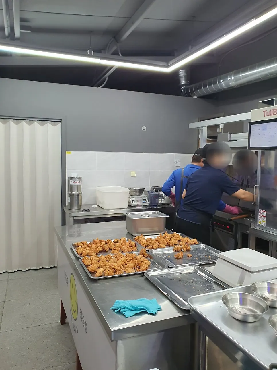 Open kitchen space at Dalgom's