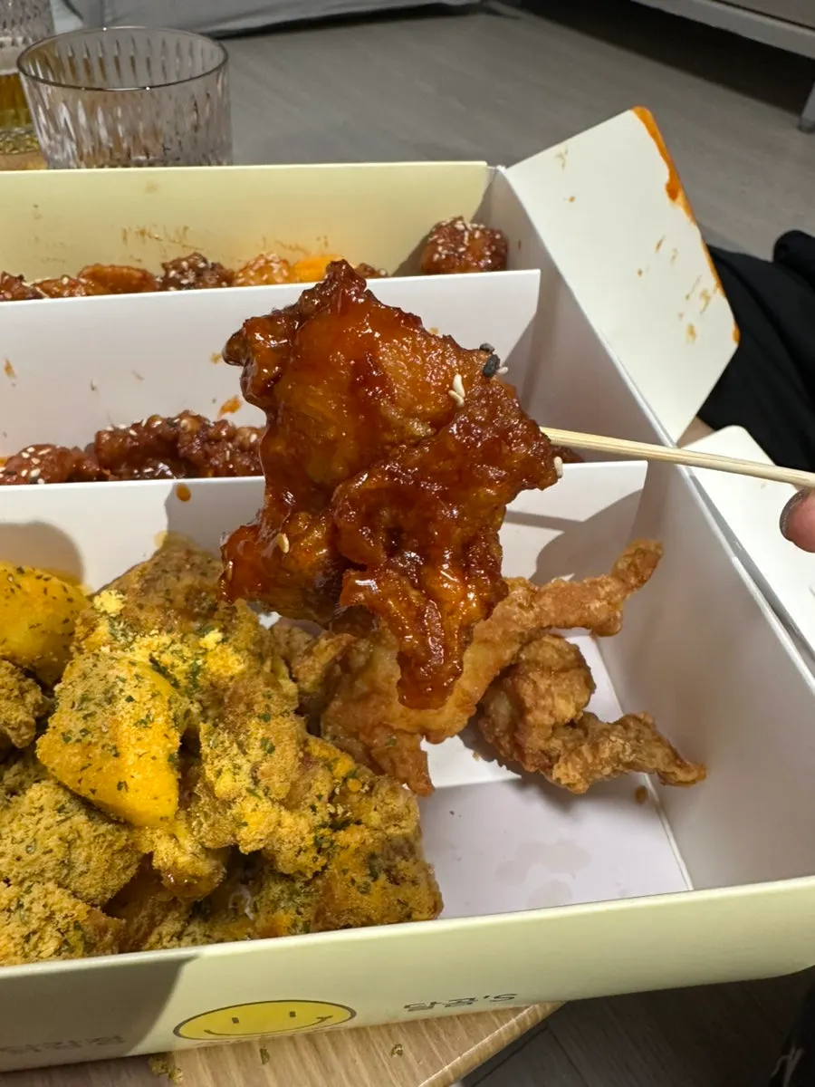A piece of Bburinkle dakgangjeong loaded with seasoning