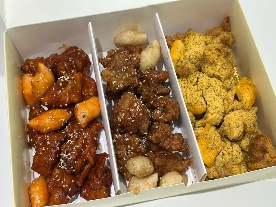 달콤·마늘간장·뿌링클 세 가지 맛 포장 닭강정