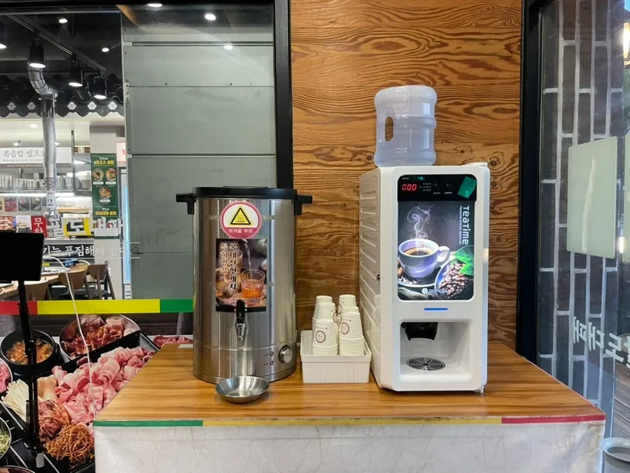 Hoddeokcha and coffee station near the store entrance