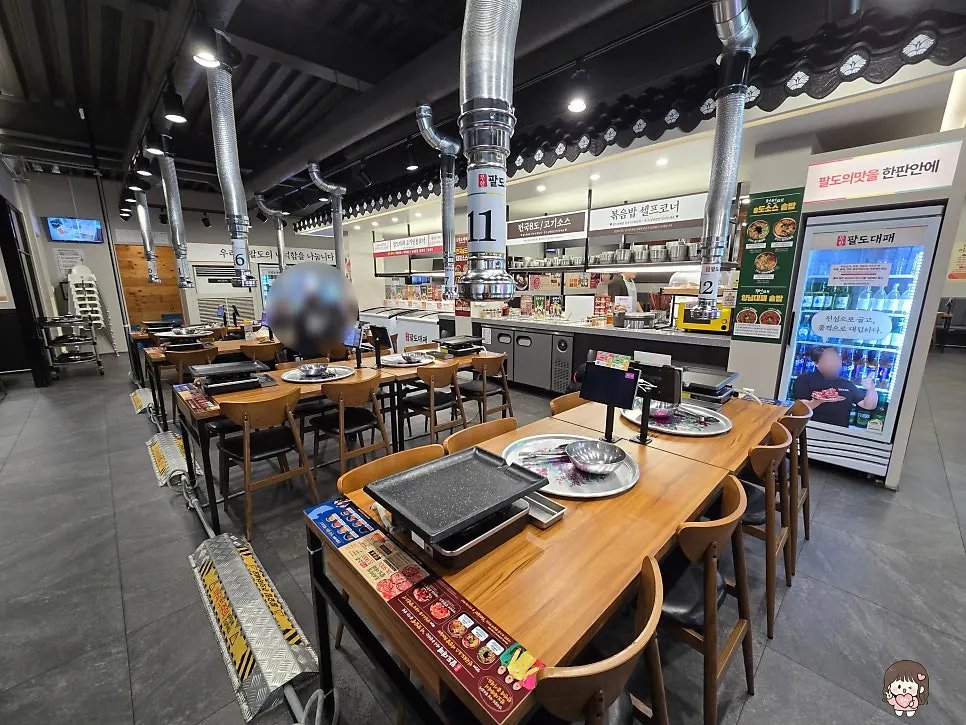 Interior view of Muhan Paldo Daepae Uijeongbu Millak Branch