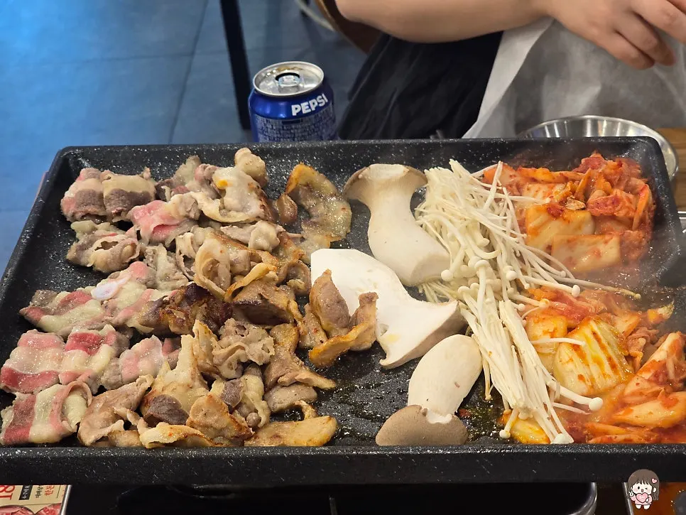 Thin-sliced meat, vegetables and grilled kimchi on the grill
