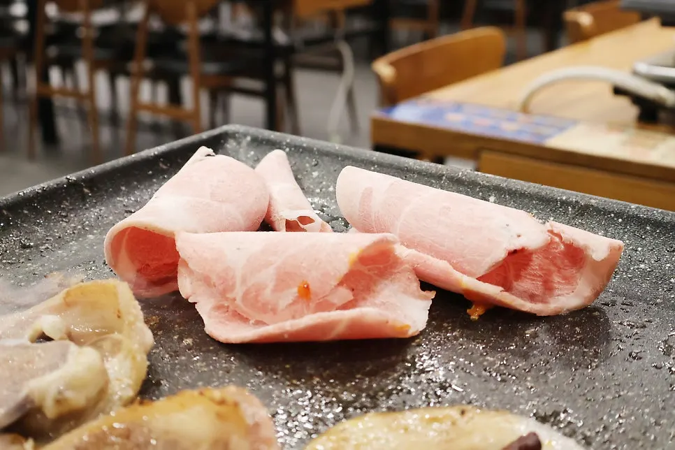 Thin-sliced pork dipped in sauce