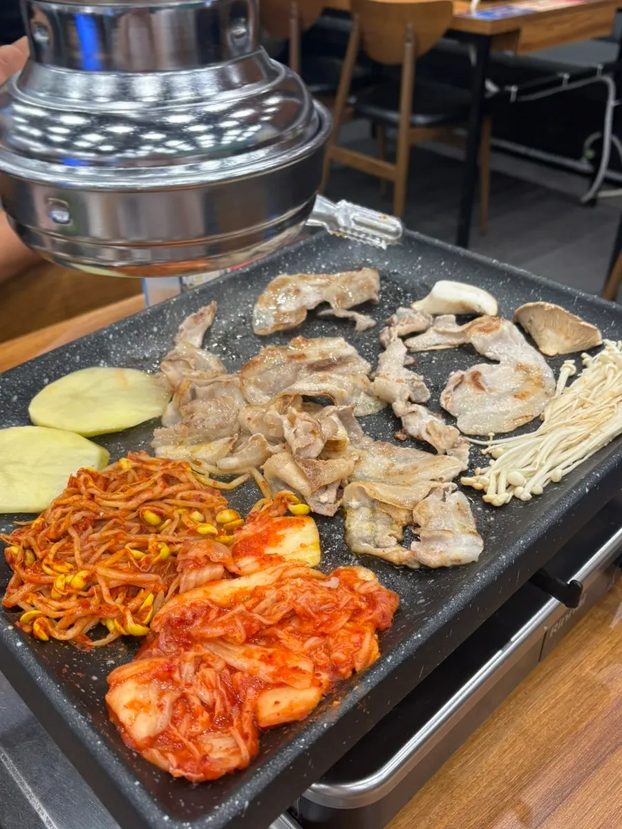 A piece of thin-sliced pork belly on a wrap leaf