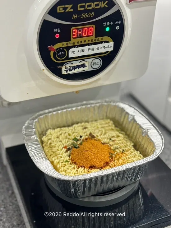 Picking Jin Ramen Spicy at the ramen corner