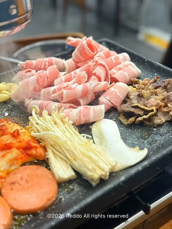 The Hangang ramen cooking machine