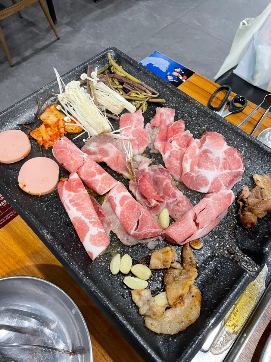 셀프바 쌈 코너의 마늘