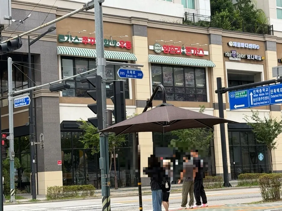 Exterior of the Jeil Pungkyungchae Millak Town building