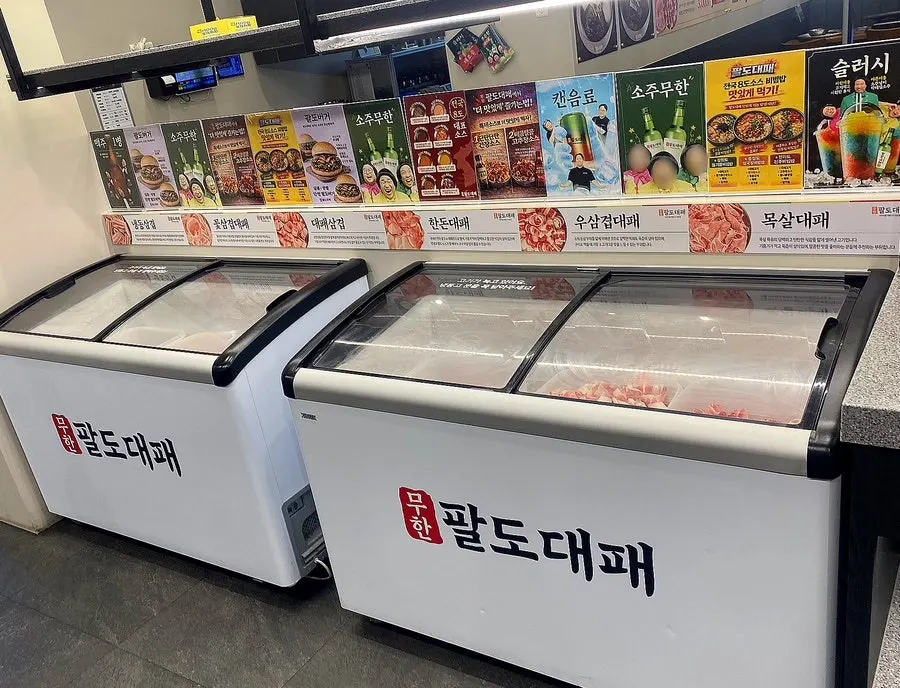 7 kinds of thin-sliced pork prepared at the self-serve bar