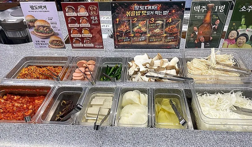 Bean sprouts, kimchi and wrapping vegetables corner
