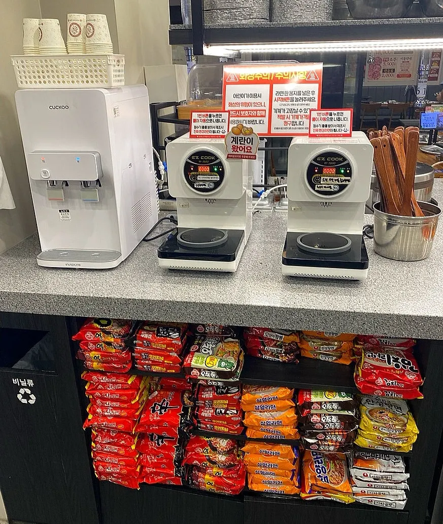 Han River ramen corner with various types of ramen