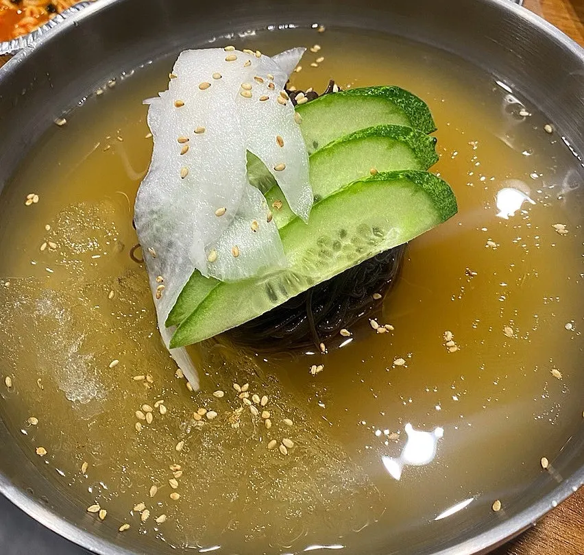 Cold noodles with icy broth