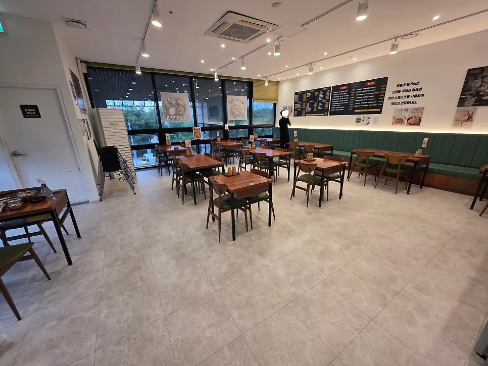 ヤンチョンリドンカス民楽店の店内