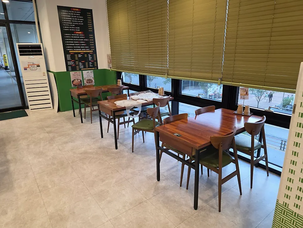 ヤンチョンリドンカス民楽店の店内