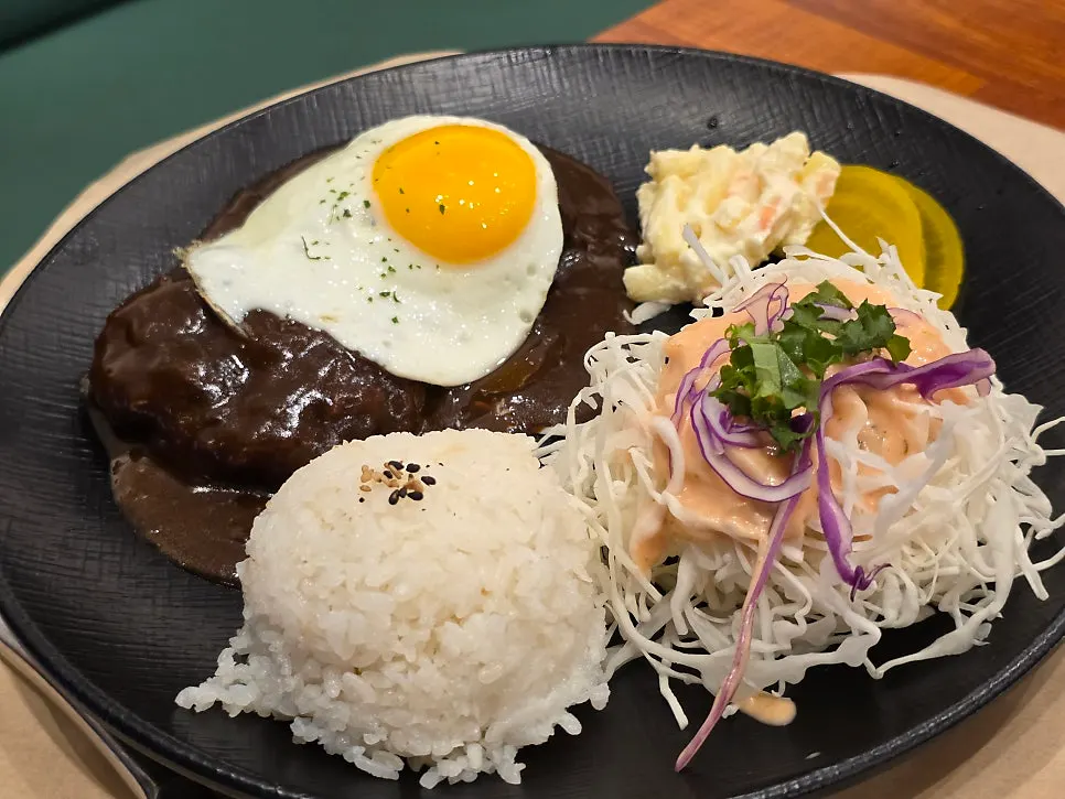 とんかつ・デミハンバーグ・ミニうどんの食卓