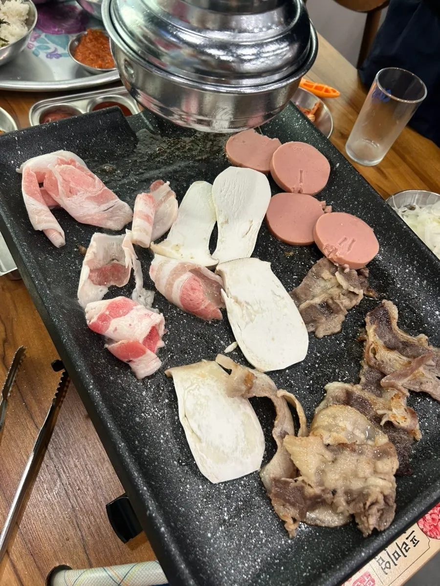 A wrap of sliced pork belly topped with vegetables