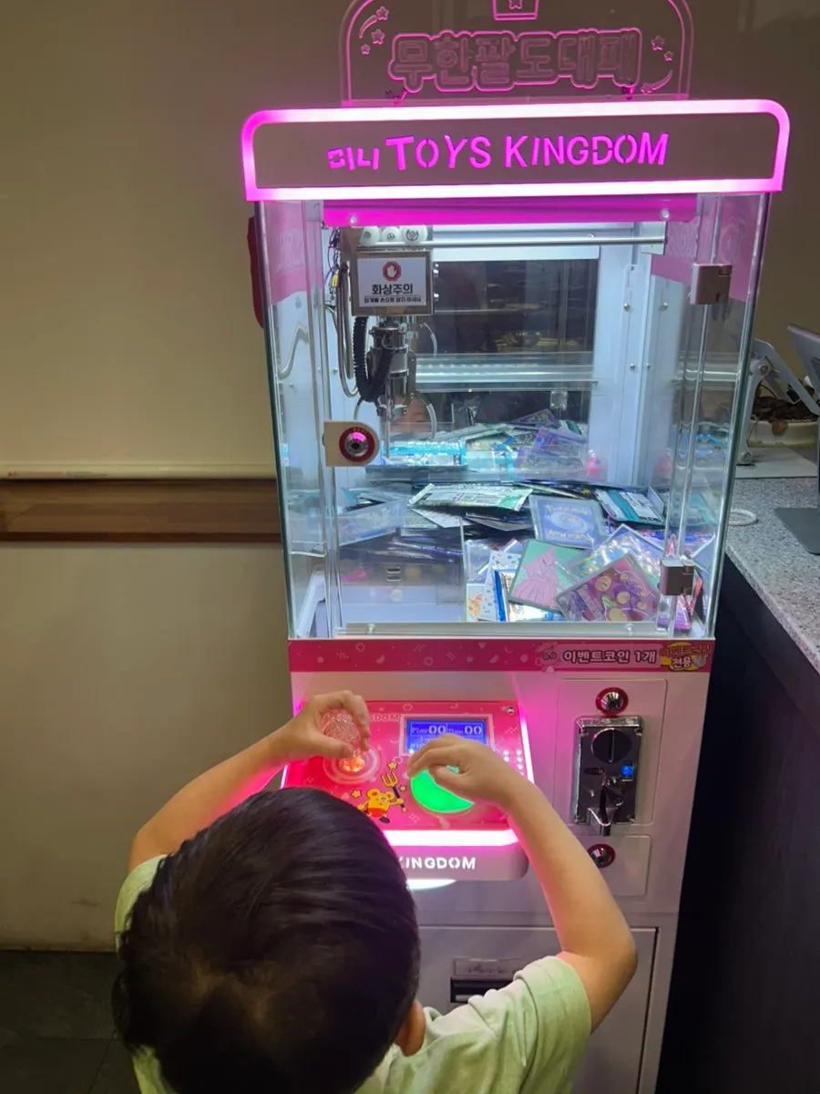 Claw machine used with review coins