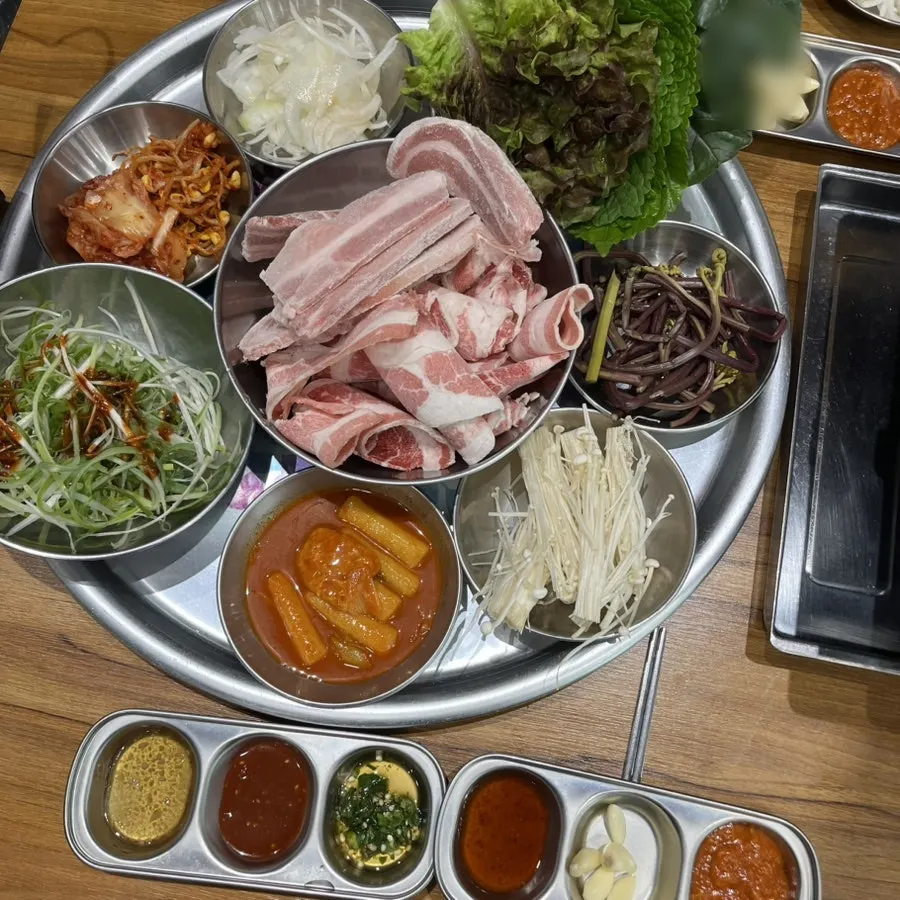 무한리필 셀프바에서 가져온 고사리