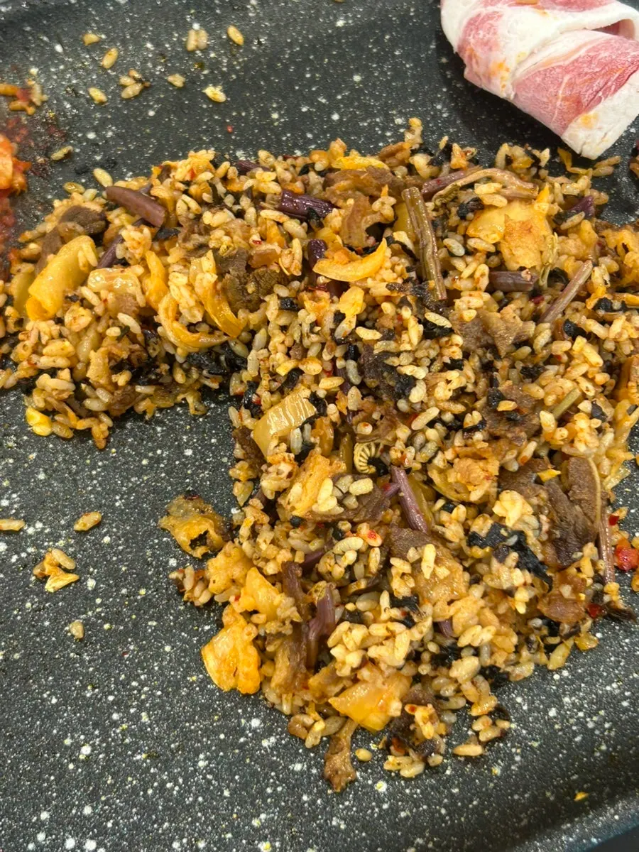 Finished fried rice with chadolbagi mixed in