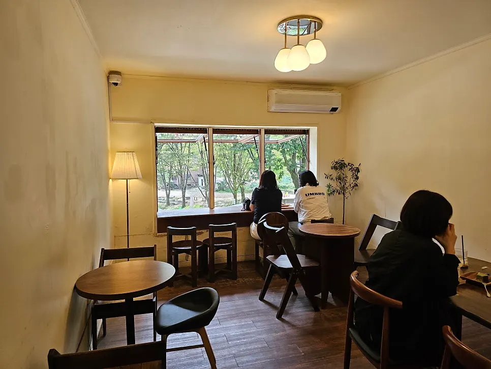 Interior seating at Forerest with large tables